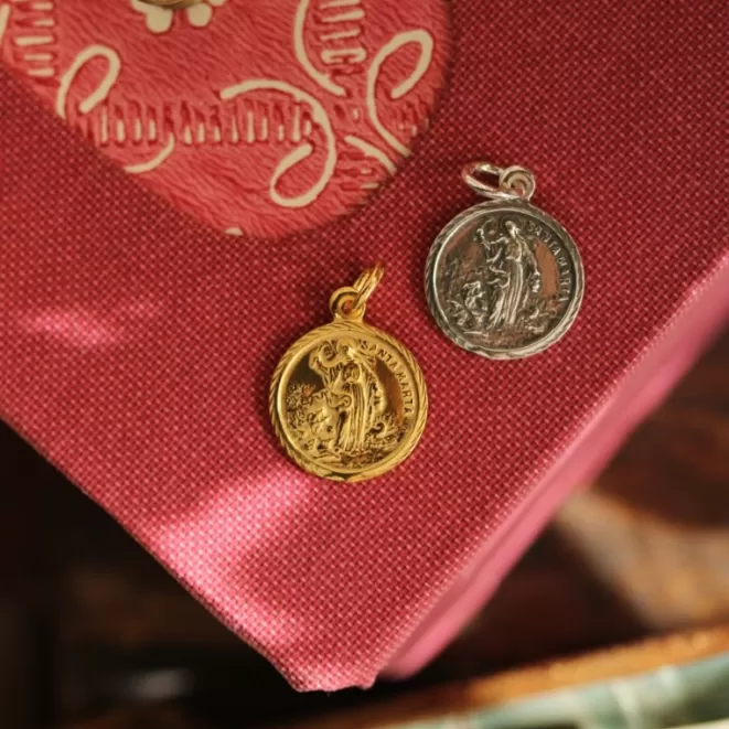 Medallas Acabadas En Oro^Doña Sol Medalla Santa Marta Oro
